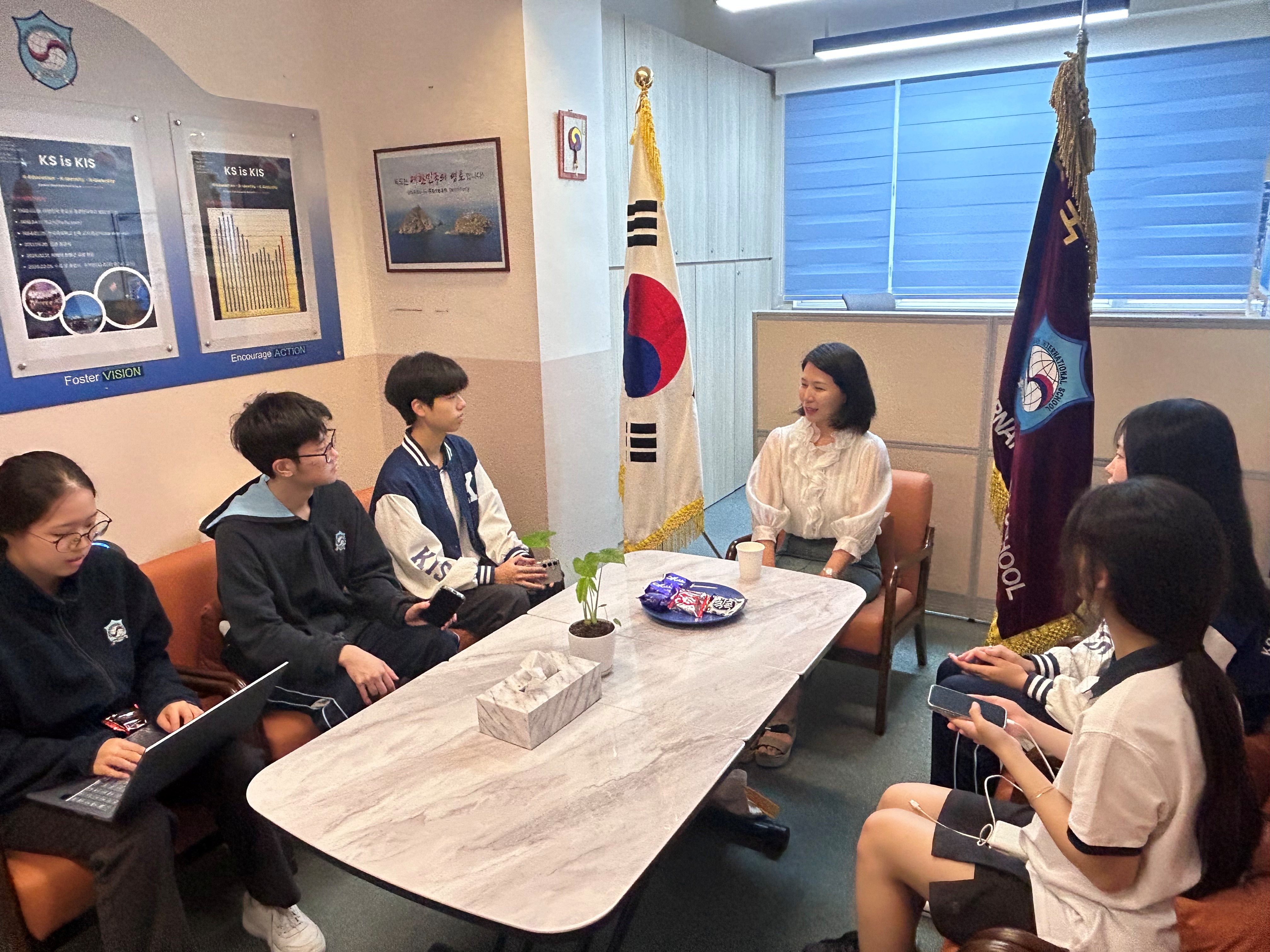 류치하 학교장님 KIS 인터뷰 사진2.jpg